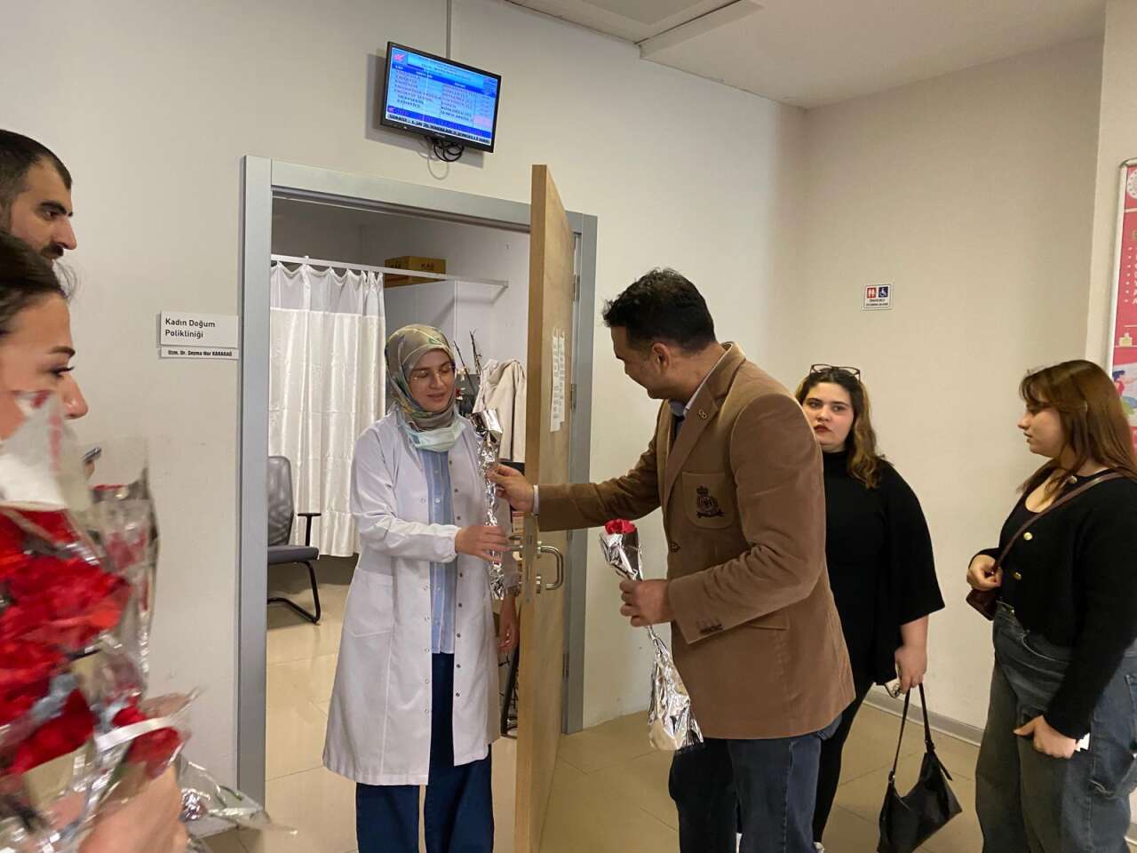 AK Parti Milas İlçe Teşkilatı’ndan 14 Mart’ta Sağlık Çalışanlarına Ziyaret 15